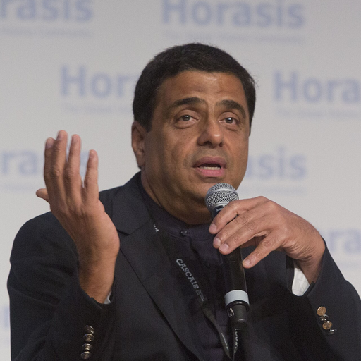 Ronnie Screwvala speaking at a Horasis India Meeting in Cascais